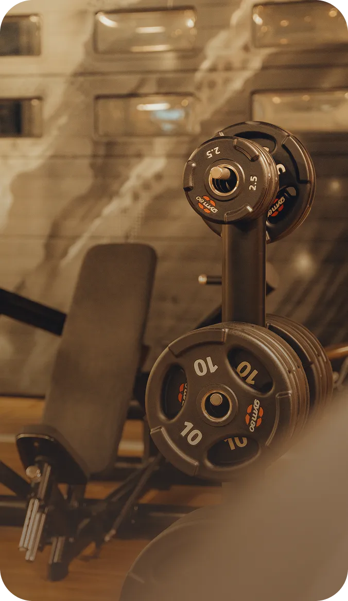 Freie Gewichte und Hantelbank im peoples Club Rosbach